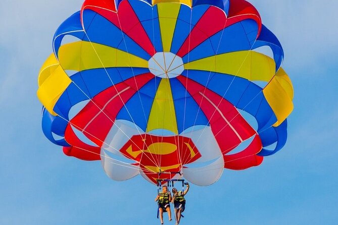 Parasailing Tour en Barcelona - Crew and Safety: When Friendly Help Makes a Big Difference