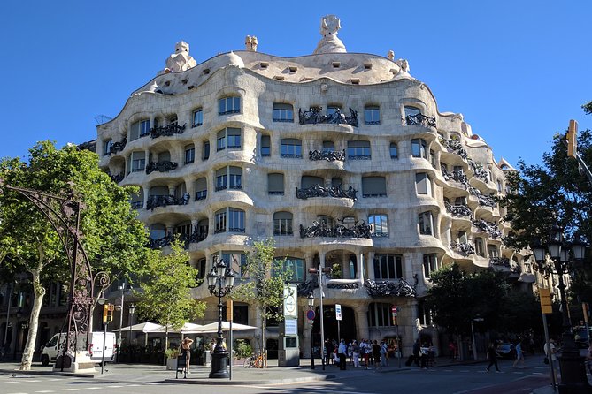 Park Guell and Sagrada Familia, Gaudí's Masterpieces Private Tour - Park Güell Private Tour: How the Guide Turns It From Pretty to Personal