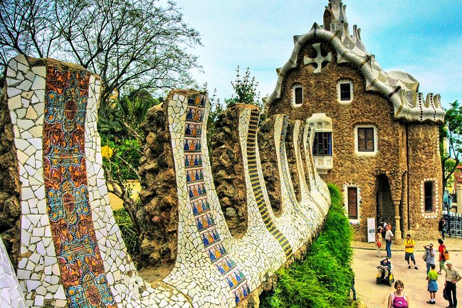 Park Guell and Sagrada Familia Private Tour with Hotel pick-up - Eixample and Passeig de Gràcia: Modernist Streets You’ll Recognize Later