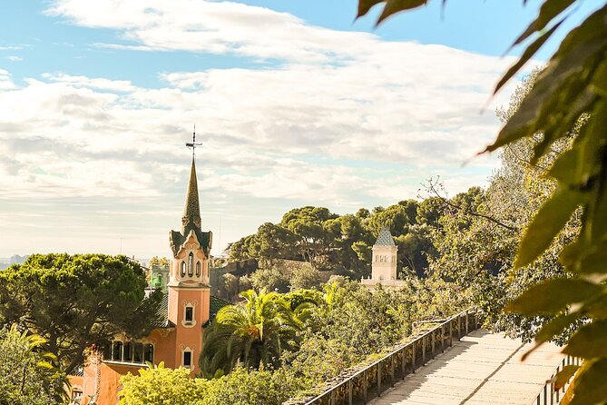 Park Guell and Sagrada Familia Tour with Skip the Line Tickets - Stop 1: Parc Güell, Gaudí color, and the uphill reality
