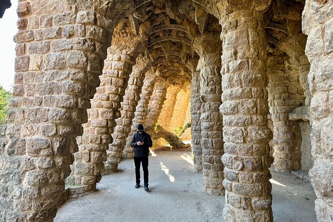 Park Guell Private Guided Tour With a Five Stars Tour Guide - Guide experience: what tends to make or break it
