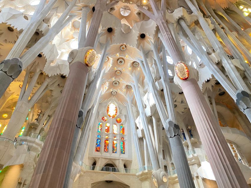 Park Güell & Sagrada Familia Tour - The 2-hour break: lunch timing and how to use it well