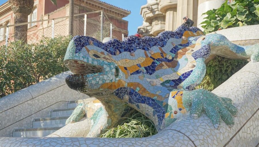 Park Güell & Sagrada Familia Tour - Sagrada Familia afternoon tour: guided context and skip-the-line entry