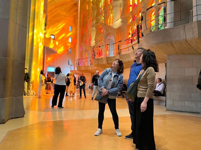 Park Güell & Sagrada Familia Tour - The guide experience: when storytelling becomes part of the architecture
