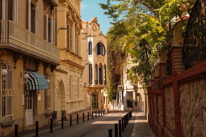Photo Walking Tour Sitges Experience Beaches and Town - Stop 1: Hotel Noucentista and architecture frames on Illa de Cuba