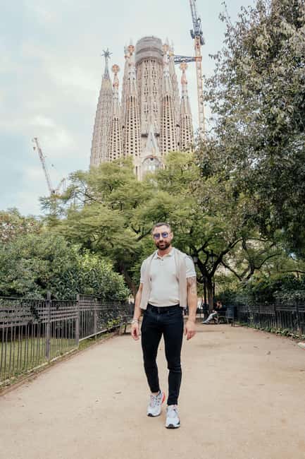 PHOTOSHOOT Sagrada Familia (Quiky Version) - Meeting Near Sagrada Familia: Don’t Let Arrival Slow You Down