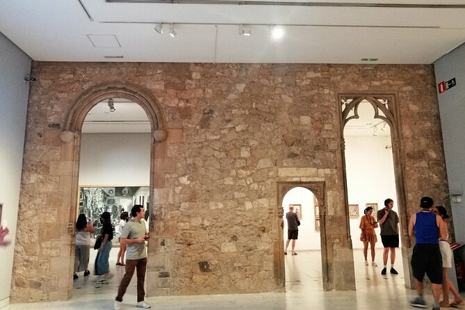 Picasso Museum and Walking Tour Plus Optional Wine & Food Tasting - Stop 3: Carrer d’Avinyó and the shock of Les Demoiselles