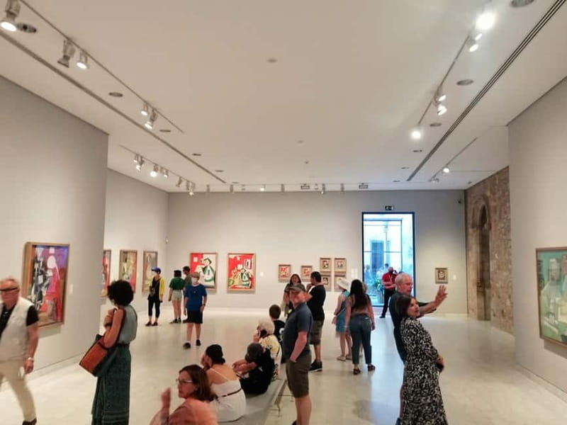 Picasso Museum and Walking Tour Plus Wine Tasting Upgrade - Inside the Picasso Museum: what the self-guided time really means