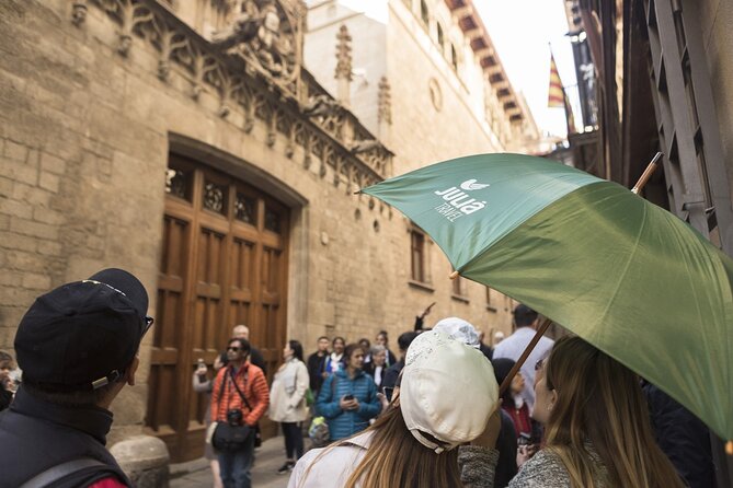 Picasso Museum Guided Tour in Barcelona - The short walk to the museum: five palaces, one route