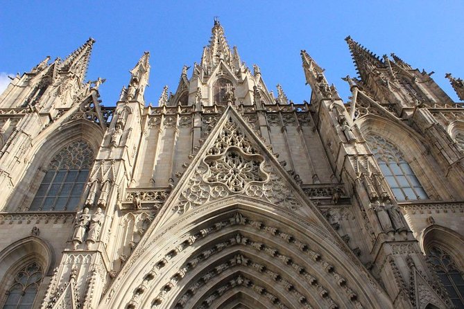 Picasso Museum & Private Walking Tour of Born or Gothic Quarter - Should you book this Picasso Museum & Born-Gothic Quarter tour?