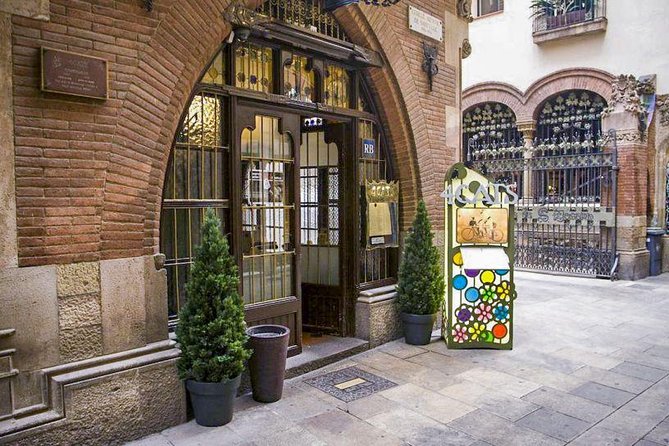 Picasso’s Footsteps: Private Tour & Museum - Skip-the-line Museu Picasso: the main act, done with context