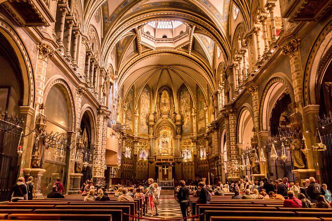 Premium Montserrat & Wine Full Day Tour from Barcelona - Oller del Mas lunch and castle winery: why the meal and tasting feel like the point
