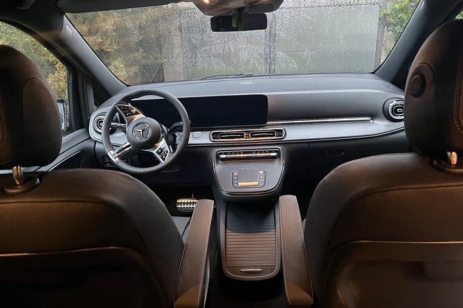 Premium Private Transfer from BCN Airport to Barcelona City Centre - Duration: planning your arrival window