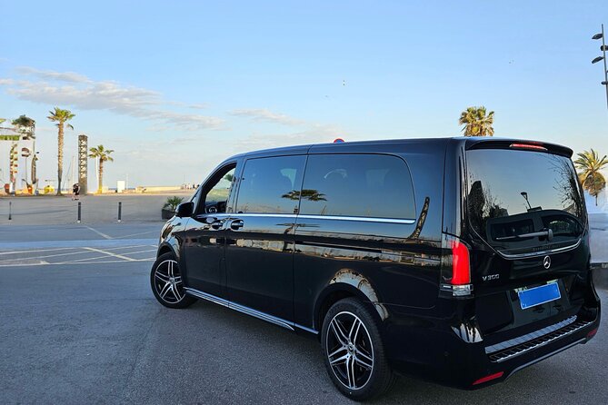 Premium Private Transfer from BCN Airport to Barcelona City Centre - Finding your driver without stress
