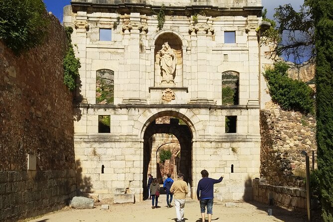 Priorat tour to 3 small wineries and hotel pick-up - Price and value: does $235.83 make sense?
