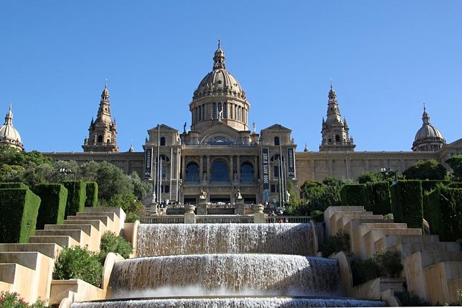 Private 2 Hours Sightseeing Tour in Barcelona - Gothic Quarter stroll: narrow lanes and instant atmosphere