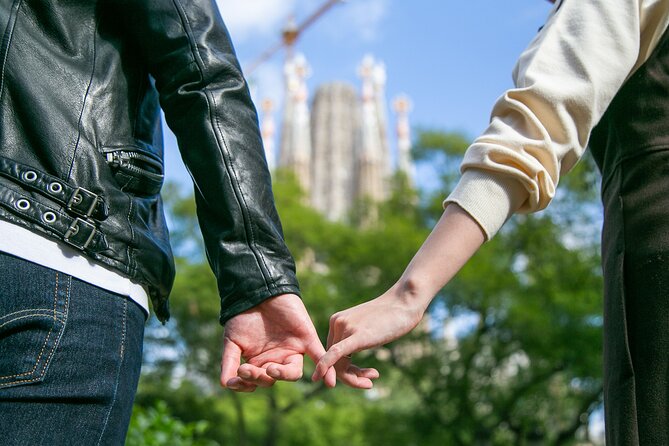 Private and Personalized Photography Adventure in Barcelona - Pick Your Barcelona Backdrop: From Beach to Gaudí Icons