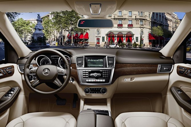Private Arrival Transfer from El Prat Airport to Central Barcelona - Vehicle comfort: sedan vs minivan vs 15-seat minibus
