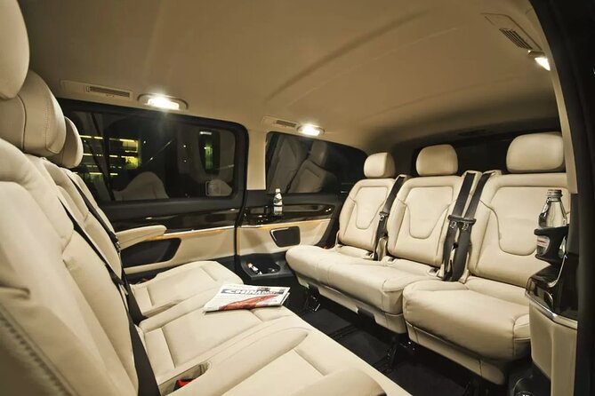 Private Barcelona Airport–City Transfer E-Class, V-Class, Minibus - Flight delays handled with tracking and a real waiting buffer