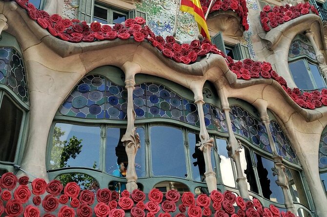 Private Barcelona and Sagrada Familia Tour with Hotel Pick-up - Entering the Sagrada Familia: 1 hour with a ticket you don’t have to buy