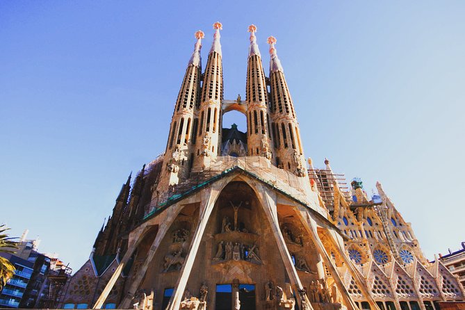 Private Barcelona Bike Tour, Gaudi's Art and Medieval Districts with Local Guide - Plaza Reial and Plaça de Sant Jaume: the medieval bones of the city