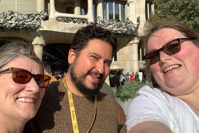 Private Barcelona Highlights: Gothic Sagrada Familia & Park Güell - Montjuïc’s best viewpoints: Face of Barcelona to Miramar
