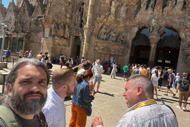 Private Barcelona Highlights: Gothic Sagrada Familia & Park Güell - Food, pacing, and why the included breaks matter