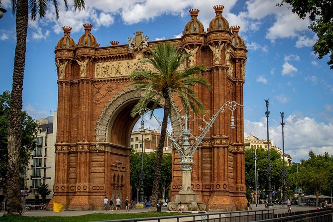 Private Barcelona Highlights Tour with Hotel pick-up - The Gothic Quarter walk: narrow lanes, big squares, real Catalan roots