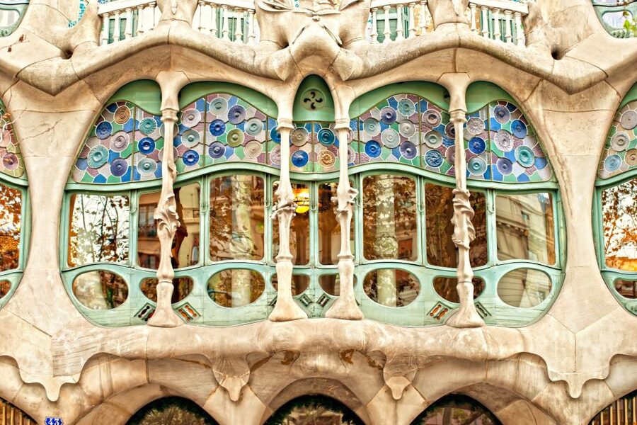 Private Barcelona Modernism and Gaudí Walking Tour - More houses on the avenue: the part most tours skim