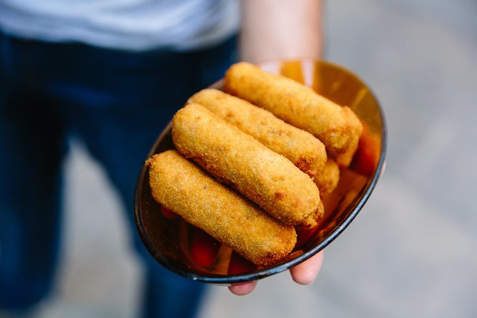 Private Barcelona Night Tapas Tour with Flamenco Show - Tapas crawl with eight tastings: how the guide keeps it from becoming a food blur