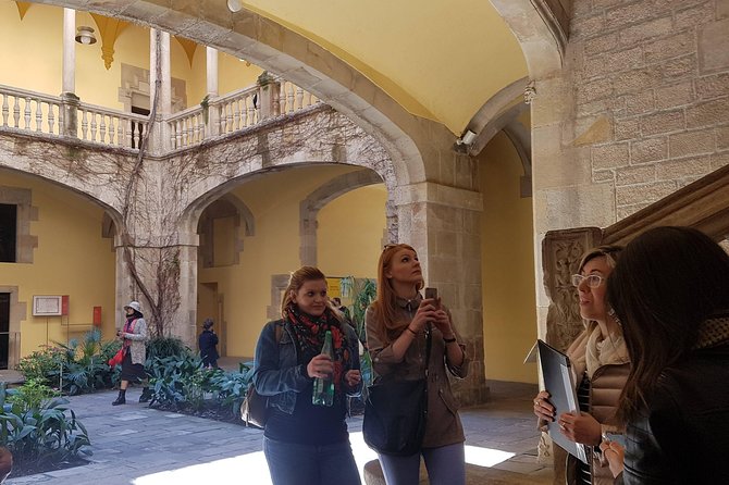 Private Barcelona Old Town and Gothic Quarter Walking Tour - Santa Maria del Mar: Catalan Gothic with a quieter feel