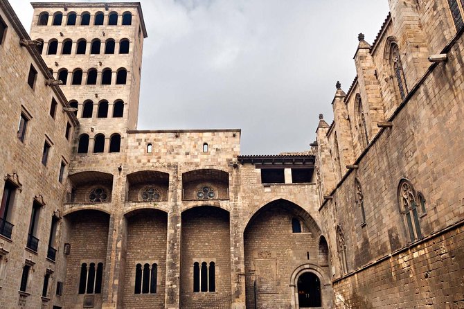 Private Barcelona Old Town and Gothic Quarter Walking Tour - Private tour comfort: pacing, questions, and guide personality