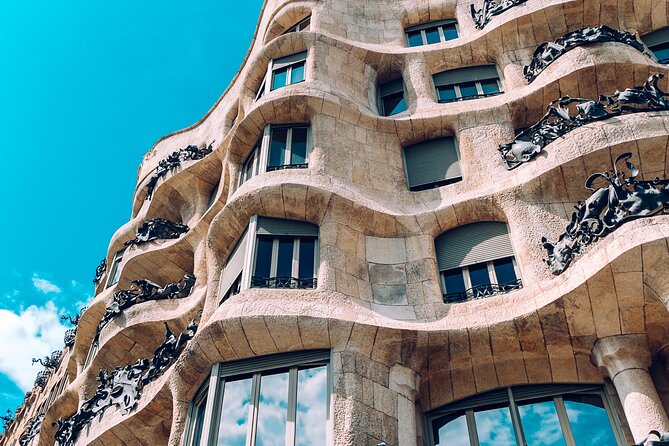 Private Best of Barcelona with Sagrada Familia & Park Güell visit - Old Town Starts at Mercat de la Boqueria
