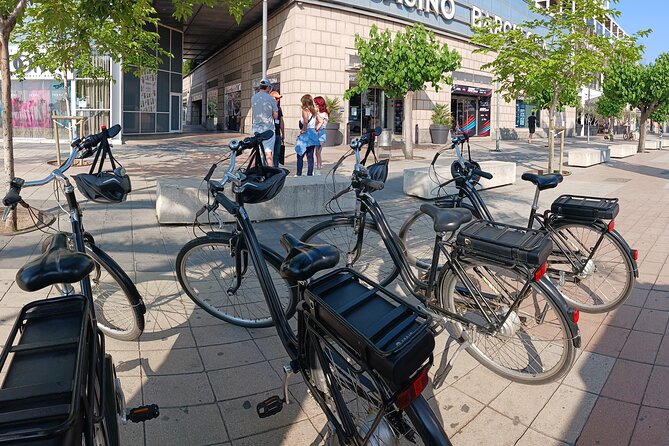Private Bike or E-bike Tour Starting from your Hotel - Stop 2 and 3: Arc de Triomf and Parc de la Ciutadella