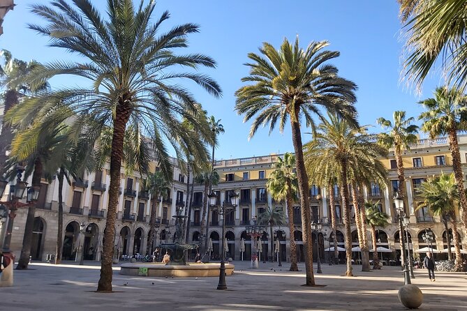 Private Bike tour for families - El Born: medieval streets meet tapas energy
