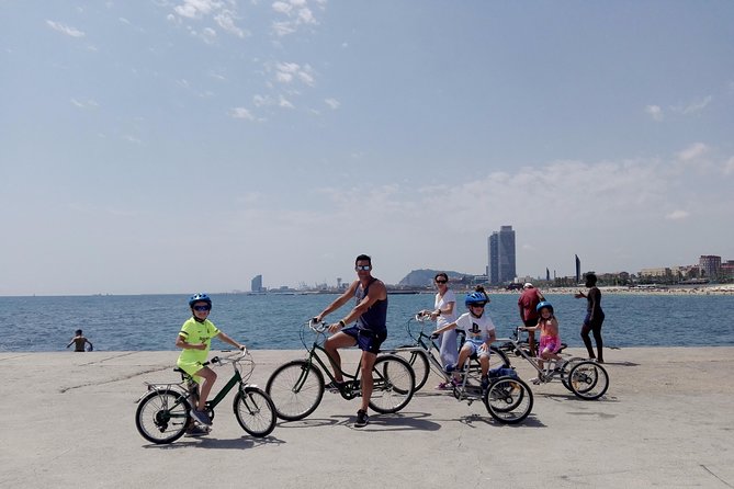 Private Bike tour for families - Port Vell: Old Port textures, boats, and the Museum area