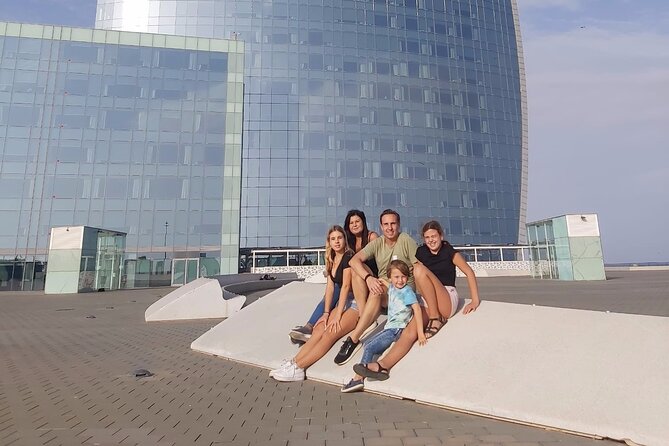 Private Bike tour for families - The meeting point: Plaça de George Orwell and your bike setup