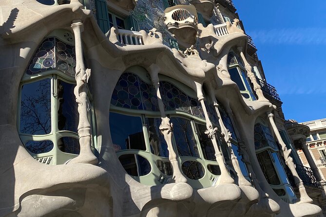 Private discovery bike tour of Barcelona - Passeig de Gràcia’s Modernisme trio: Mansana de la Discordia