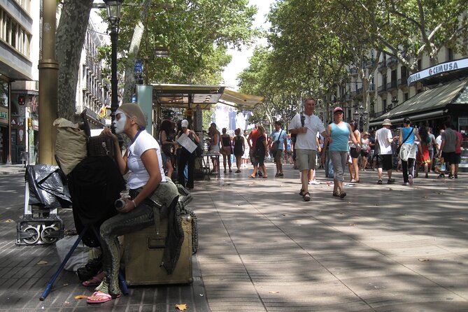 Private discovery bike tour of Barcelona - From Arc de Triomf to Ciutadella: parks after monuments