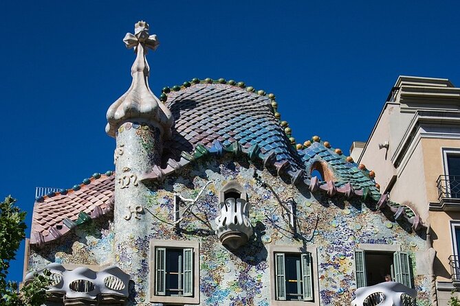 Private, guided shore excursion w/ chauffeured vehicle - The point of this tour: hitting big Barcelona fast, without feeling rushed