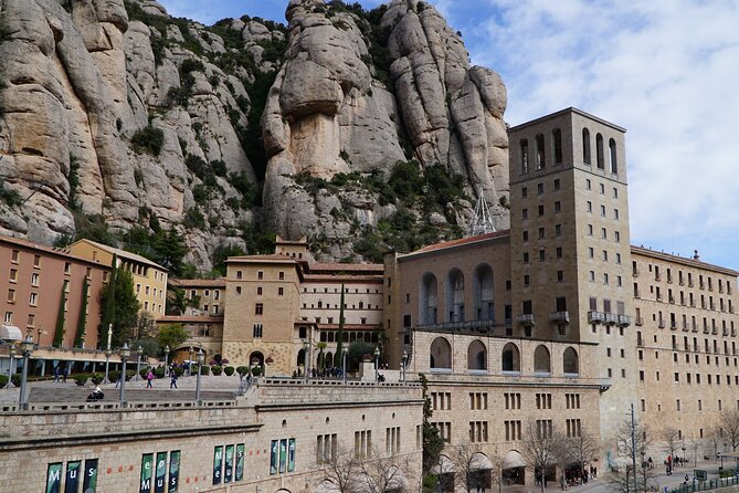 Private Montserrat with Lunch and Wine Tasting from Barcelona - Listening for meaning: guides that make Montserrat click
