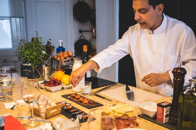 Private Paella class, Tapas, full menu and Sangria workshop - Where you start: Plaça Reial, a classic Barcelona address