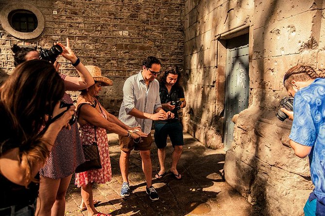 Private Photography Walking Tour with a Local - Spanish Civil War storytelling: turning background into photo narratives