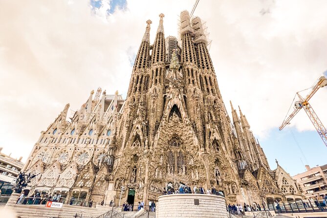 Private Sagrada Familia Guided Tour with Skip the Line Ticket - Hidden details you’d miss alone