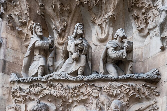 Private Sagrada Familia Guided Tour with Skip the Line Ticket - A radio guide system helps you actually hear the story