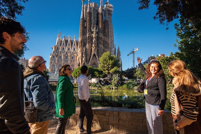 Private Sagrada Familia Guided Tour with Skip the Line Ticket - Small-group private feel (and what that changes)