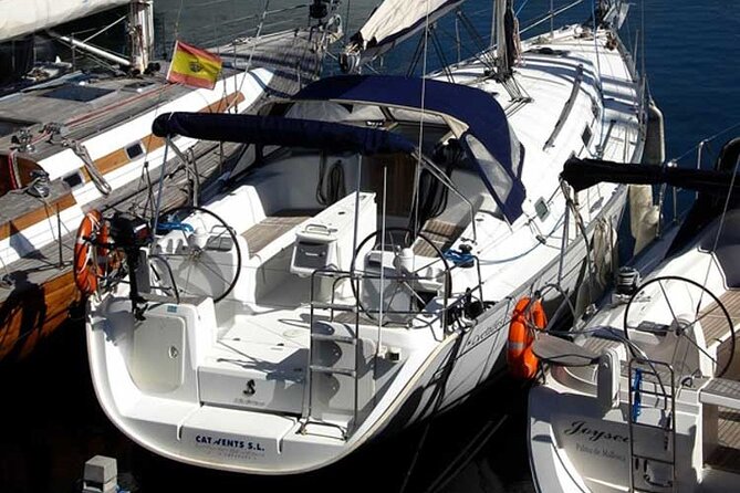Private sailing and paddlesurfing tour with skipper up to 11 people - Port Olímpic: Olympic-Era Barcelona by Sailboat
