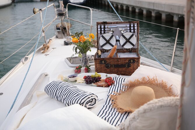 Private Sailing with SUP, Drinks and Appetizers from Barcelona - Getting your bearings: where the sail starts