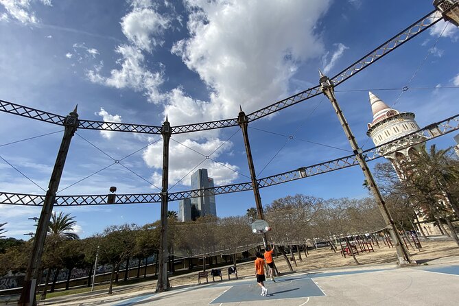 Private tour DE Barcelona by bike off the beaten track - Parc de l’Estació del Nord: Art by Beverly Pepper and a Stop for Modern Flair