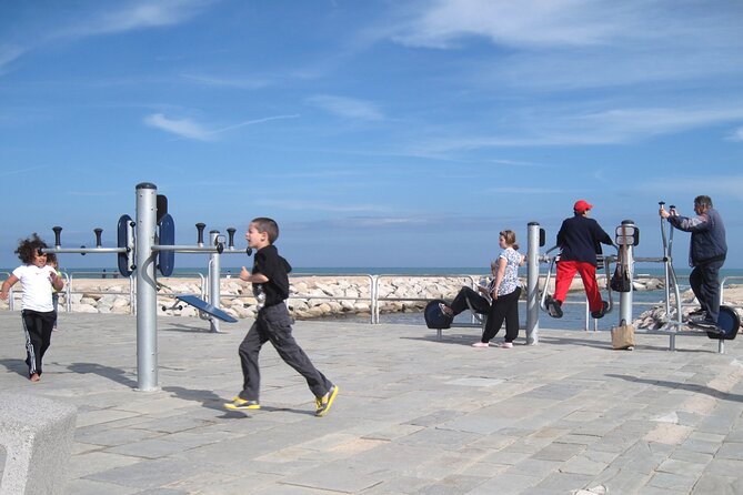 Private tour DE Barcelona by bike off the beaten track - Poblenou 22@: Ultra-Contemporary Buildings and a Jean Nouvel Park